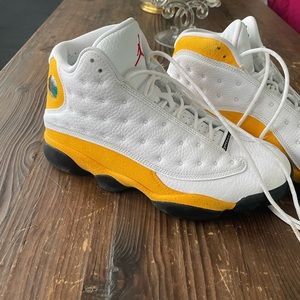 Air Jordan men’s basketball shoes size 9. Worn once. Great condition.
